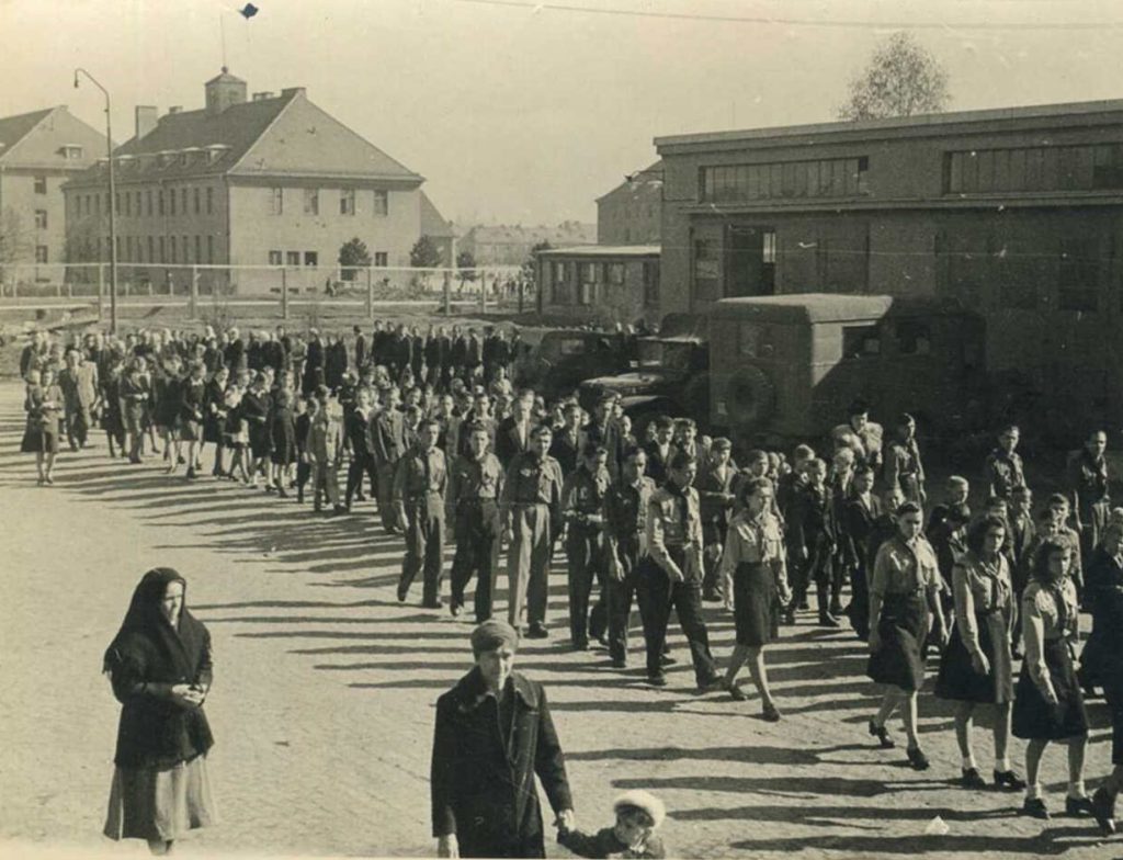 Displaced-Persons-camp-1945